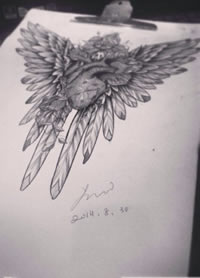 个性黑灰素描心脏翅膀纹身图案