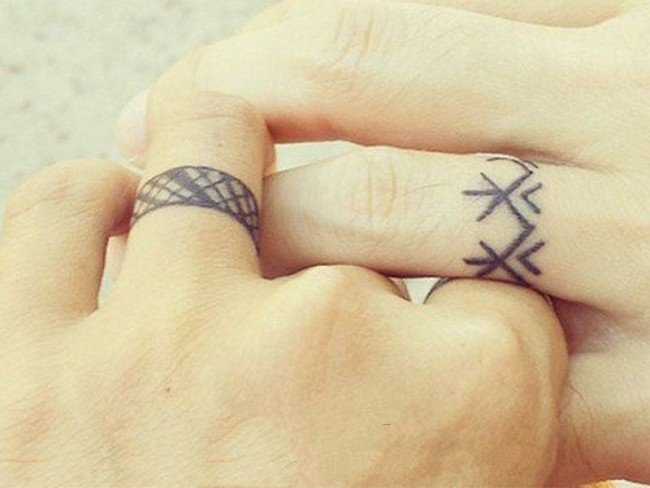 情侣戒指纹身   清新小巧的情侣戒指纹身图案