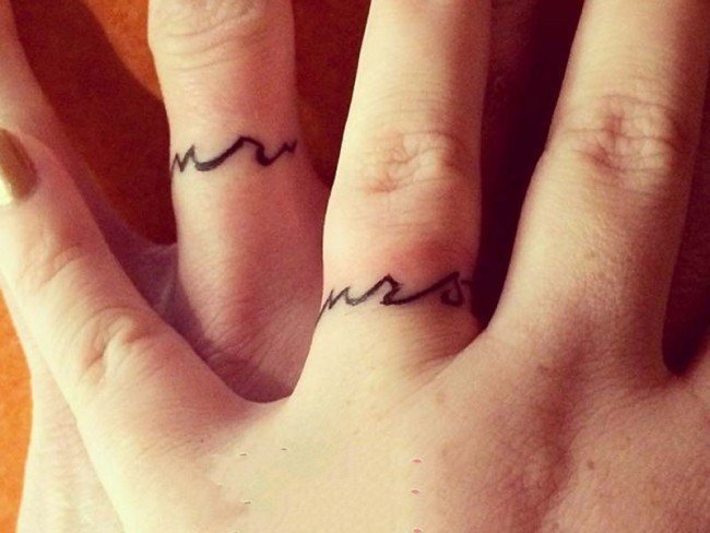 情侣戒指纹身   清新小巧的情侣戒指纹身图案