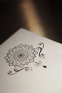 圆形小梵花纹身图案