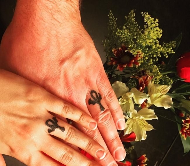 情侣纹身戒指   爱意浓浓的情侣戒指纹身图案