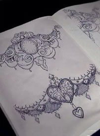 爱心蕾丝边纹身手稿图案