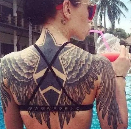 来自国外的一组漂亮翅膀纹身图案图片