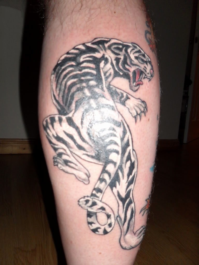 纹身腿上图案  新颖而又不失创意魅力的腿部纹身图案