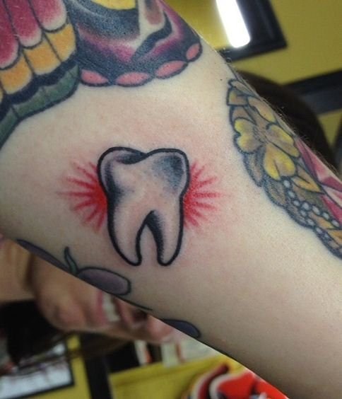 牙齿图案纹身   多款小巧而又创意的牙齿纹身图案