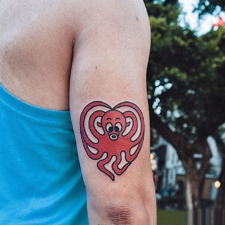 国外几张简约小清新桃心形纹身图案作品