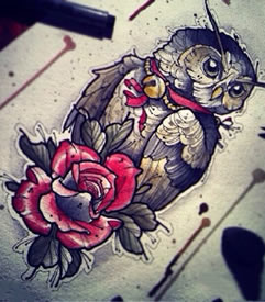 彩色猫头鹰玫瑰纹身图片