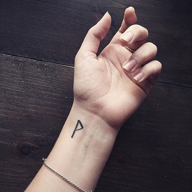 极简线条纹身 女生喜爱的黑色创意手腕纹身图案