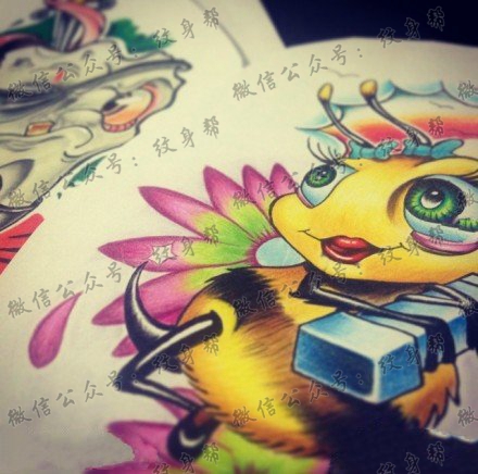 艳丽可爱蜜蜂纹身图案手稿