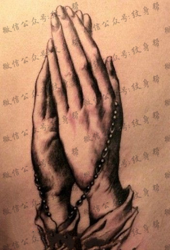 逼真形象的芊芊玉手纹身图案