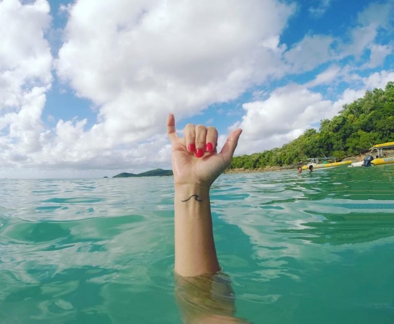 纹身浪花  汹涌澎湃的浪花纹身图案