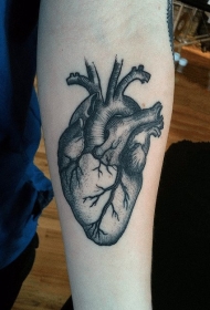 心脏纹身图案   多款黑色色调的心脏纹身图案