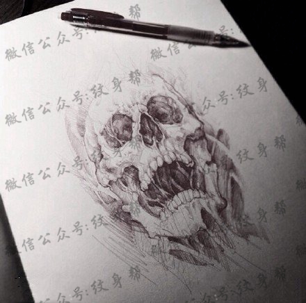 手绘惊悚的骷髅纹身图案