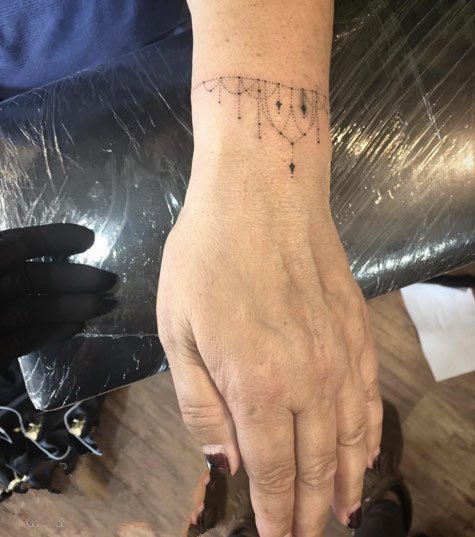 纹身手链图案 文艺十足的黑色简单手链纹身图案