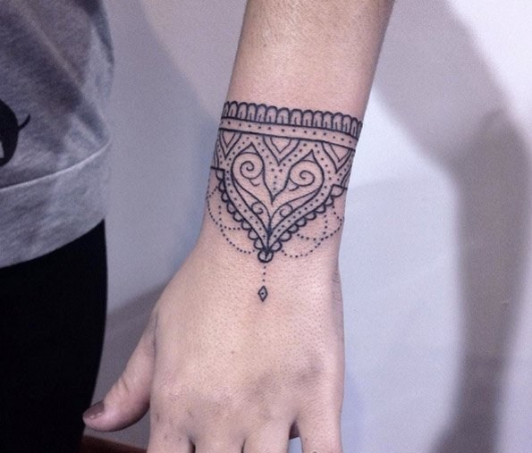 纹身手链图案 文艺十足的黑色简单手链纹身图案