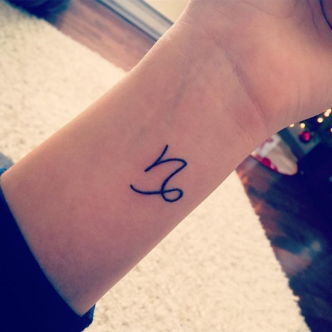 摩羯座纹身图案   设计感十足的摩羯座纹身图案