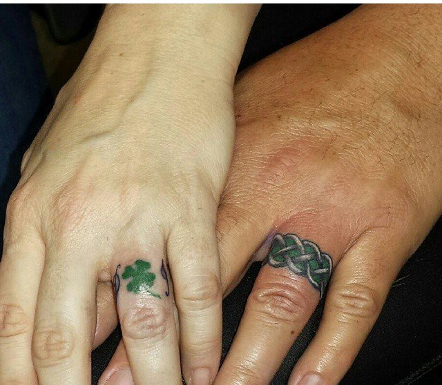 手指纹身戒指   爱意十足的戒指纹身图案