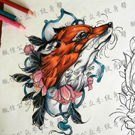 彩绘的狼纹身图案