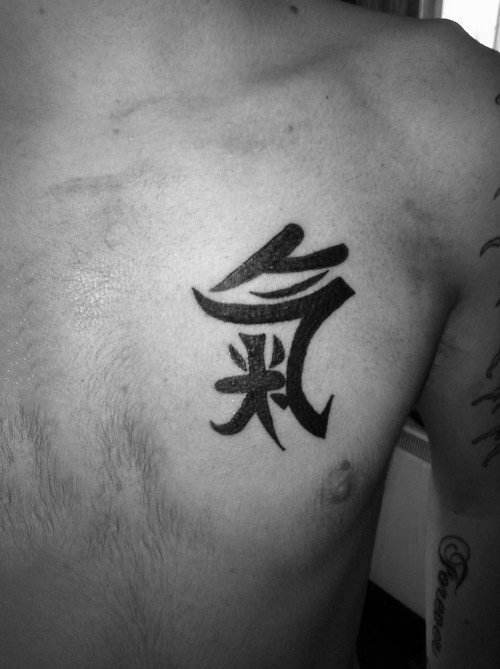 纹身图案胸部男   多款黑色的男生胸部纹身图案