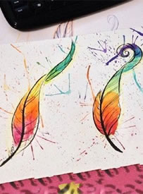 手稿水彩的羽毛纹身图案