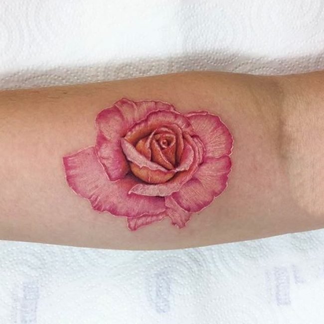 纹身图案花朵  美艳而又清新靓丽的花朵纹身图案