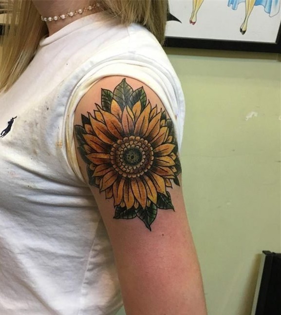 纹身图案花朵  美艳而又清新靓丽的花朵纹身图案