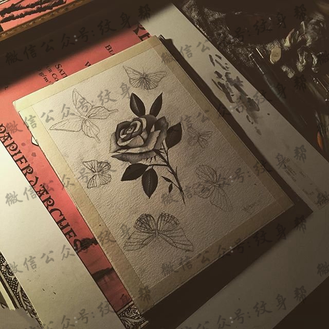 手稿一枝荆棘的玫瑰纹身图案