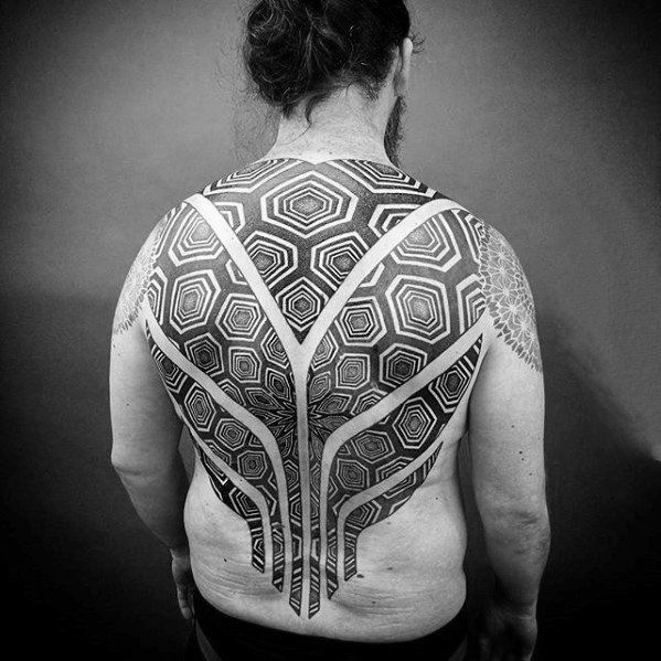 后背纹身男   设计感十足的后背纹身图案