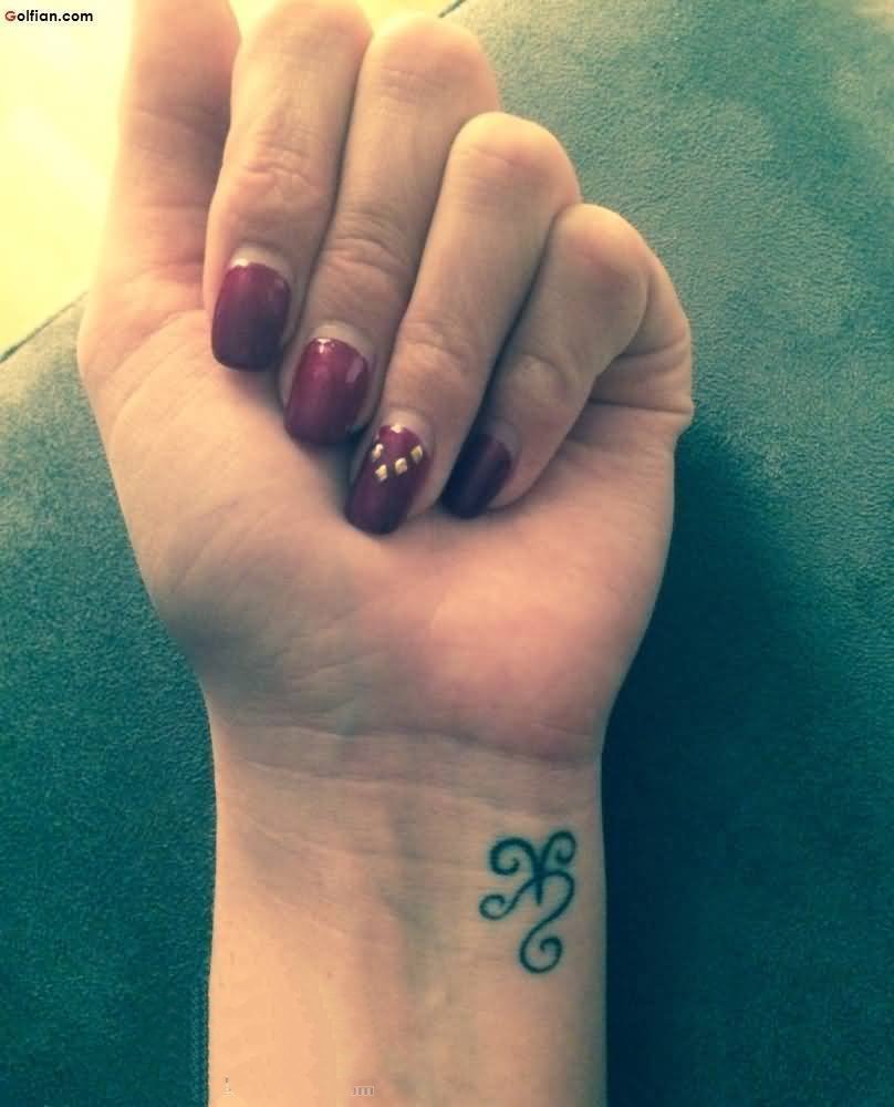 羊纹身 黑色的羊图腾纹身和白羊座纹身手稿