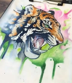 手稿水墨的老虎纹身图案