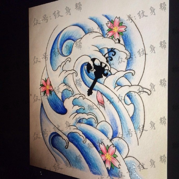 手稿蓝色的浪花纹身图案