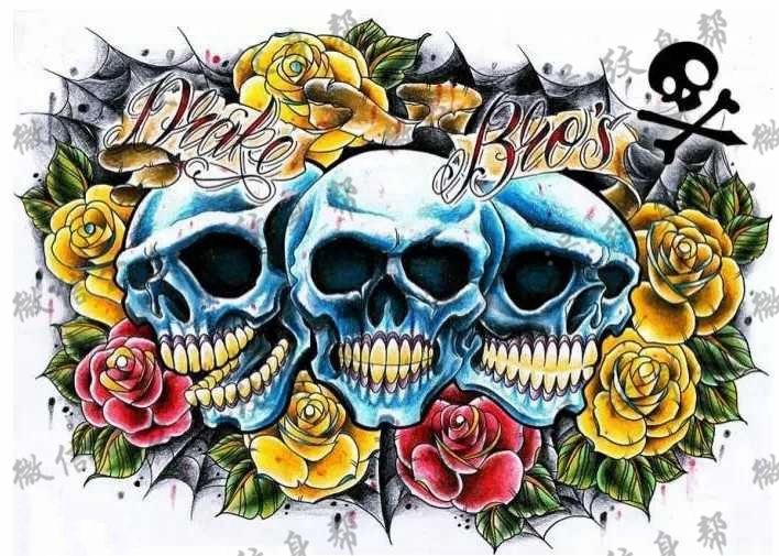 手稿漂亮的三颗骷髅纹身图案