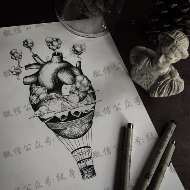 手稿冒烟的心脏纹身图案
