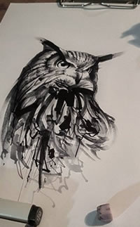 手稿水墨的猫头鹰纹身图案