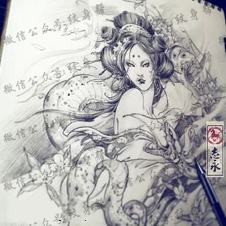 手臂素描古代蛇美女纹身图案