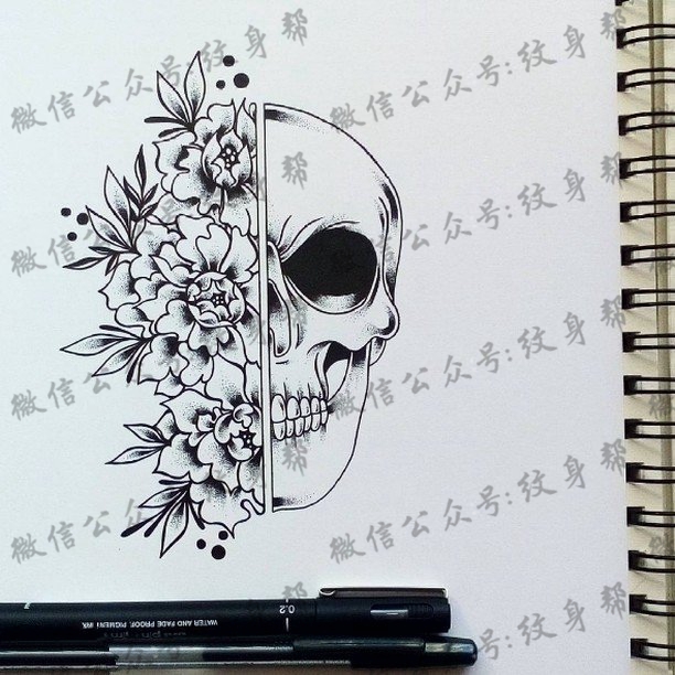 手稿半边骷髅半边花纹身图案