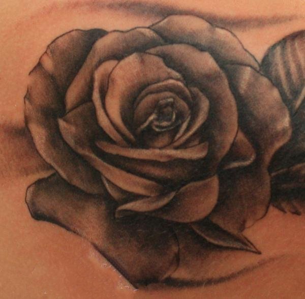 纹身玫瑰花   含蕾欲放的玫瑰花纹身图案