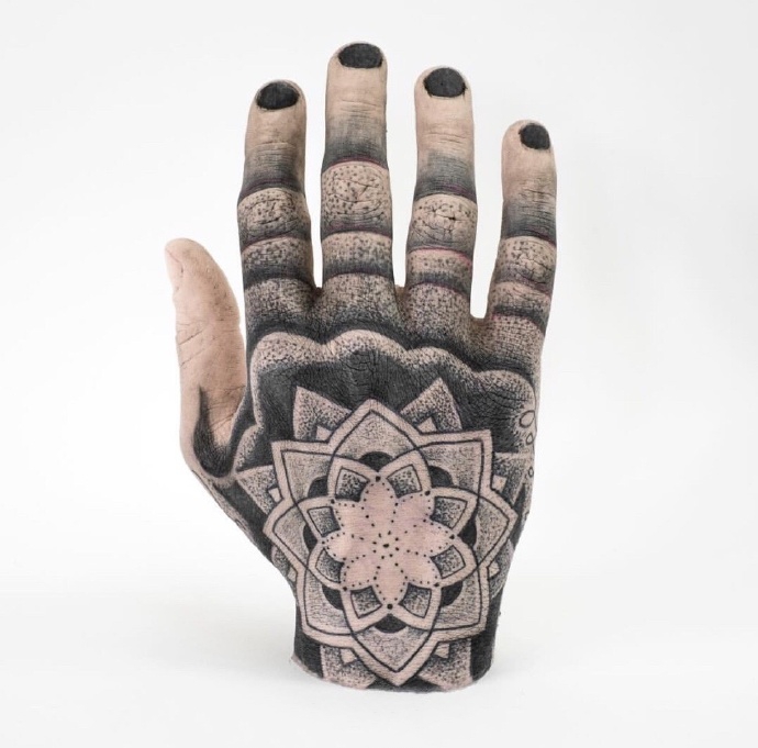 手背纹身_24张创意手模手背纹身图案欣赏