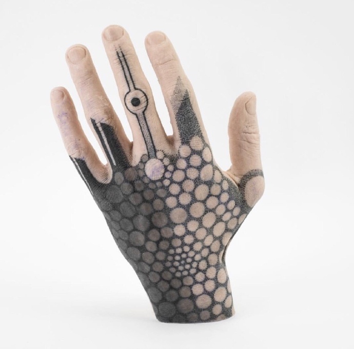 手背纹身_24张创意手模手背纹身图案欣赏