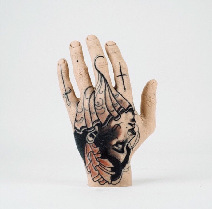 手背纹身_24张创意手模手背纹身图案欣赏