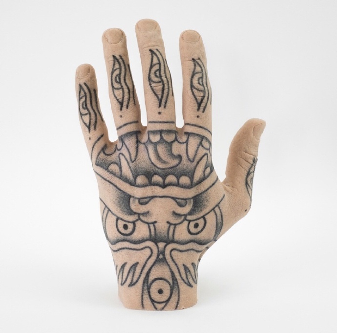 手背纹身_24张创意手模手背纹身图案欣赏