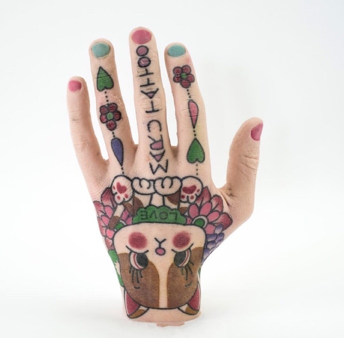 手背纹身_24张创意手模手背纹身图案欣赏
