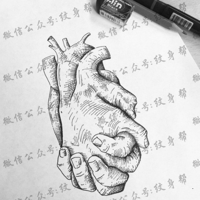 欧美黑灰手心脏纹身图案手稿