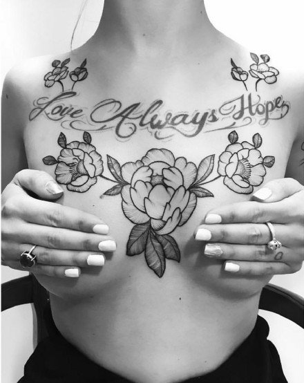 女性大花胸纹身_43张霸气漂亮的女性大花胸纹身图案作品