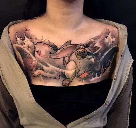 女性大花胸纹身_43张霸气漂亮的女性大花胸纹身图案作品