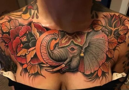 女性大花胸纹身_43张霸气漂亮的女性大花胸纹身图案作品