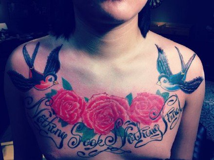 女性大花胸纹身_43张霸气漂亮的女性大花胸纹身图案作品