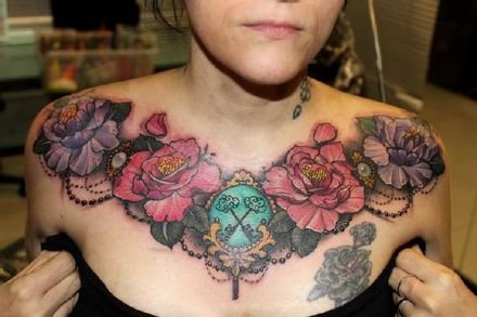 女性大花胸纹身_43张霸气漂亮的女性大花胸纹身图案作品