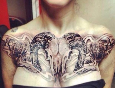 女性大花胸纹身_43张霸气漂亮的女性大花胸纹身图案作品