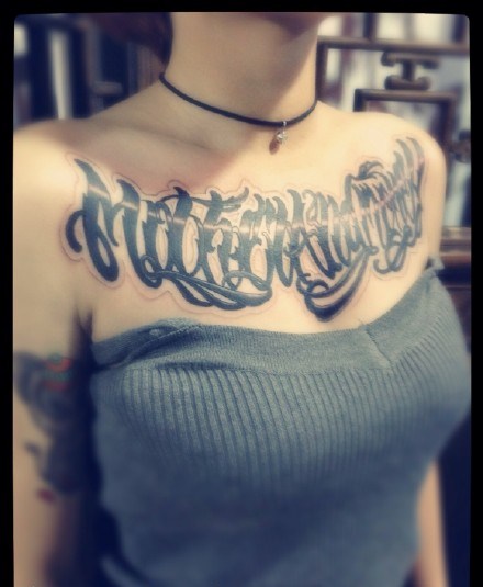 女性大花胸纹身_43张霸气漂亮的女性大花胸纹身图案作品